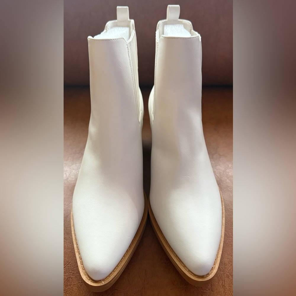 !D!FU White Pointed Toe Chelsea Ankle Boots Block Heel Women’s 8.5 NWOB - Picture 4 of 9